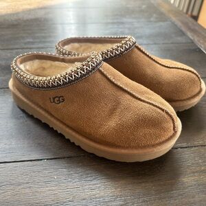 UGG Tasman
